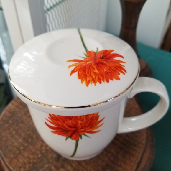 Porcelain Flower Tea Cup w/Matching Lid - Picture 7 of 8